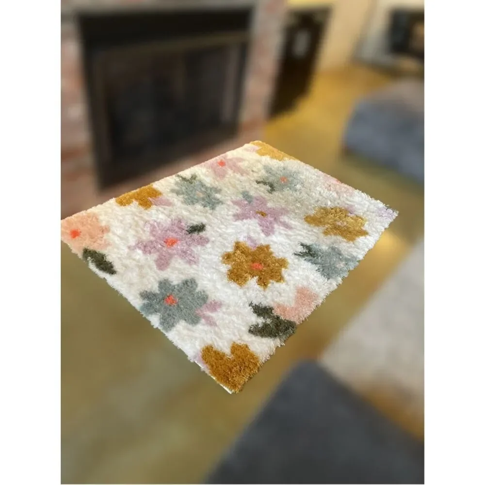 Pillowfort 60’s Vibe Kid’s Floral Shag Accent Rug (48”x 66”)